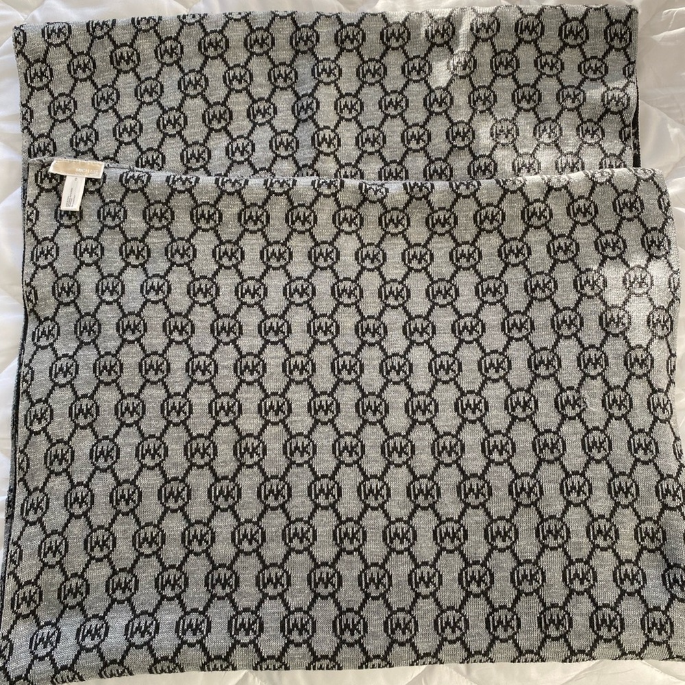 Michael Kors Infinity Knit Scarf